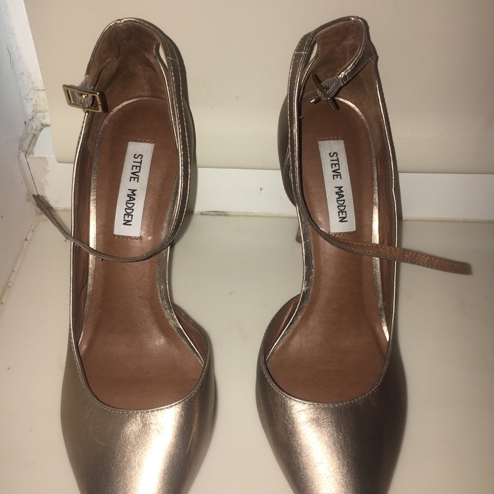 Gold Steve Madden heels - Picture 2 of 4